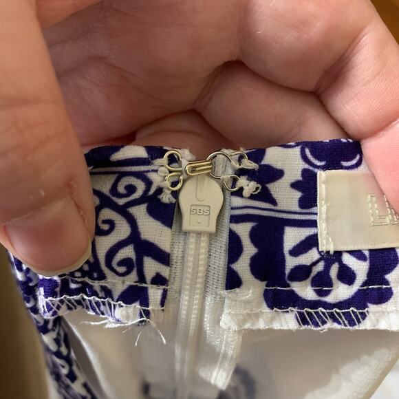 Lily Whyt Blue and White Fine China High Waisted Shorts Size 8 - Picture 10 of 14